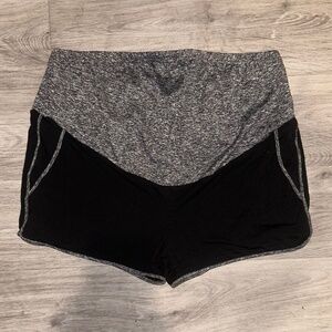 Women’s Used Maternity Stretchy Shorts Size XXL
